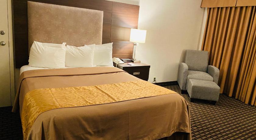 Ramada on the Bay Conference Resort Belleville photo