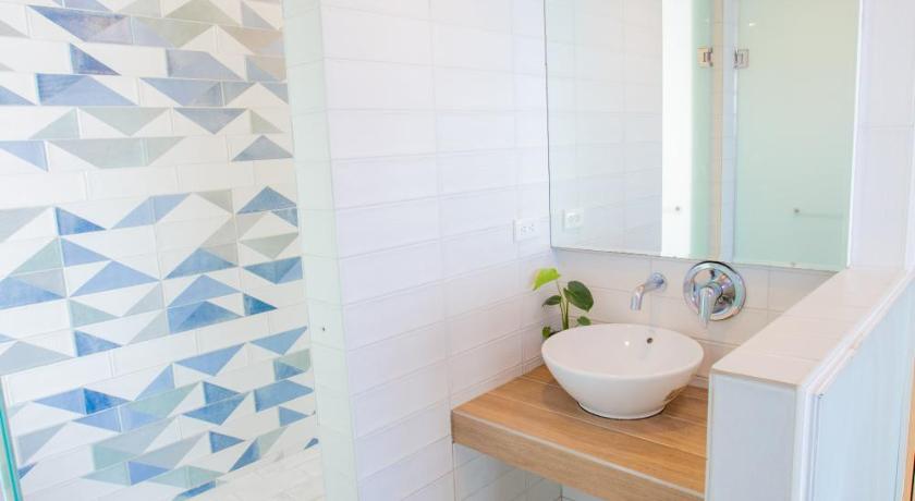 Image of Quadruple Room with Sea View 10