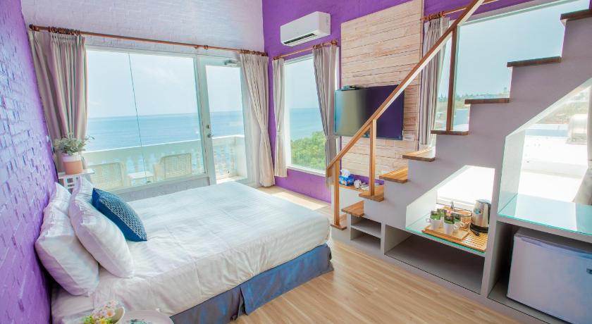 Image of Quadruple Room with Sea View 3