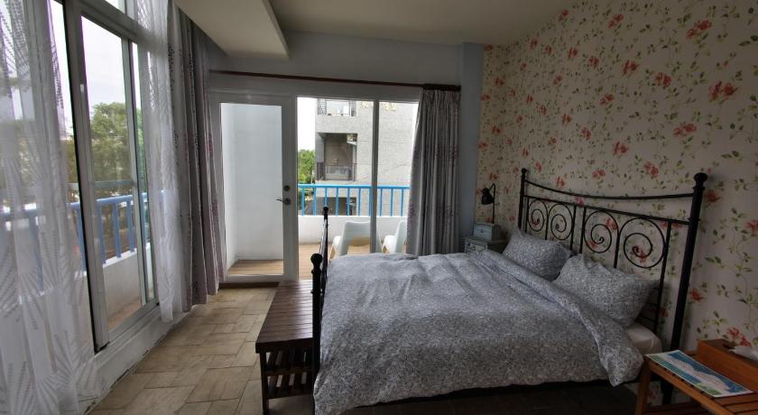 Image of Orange Room 0