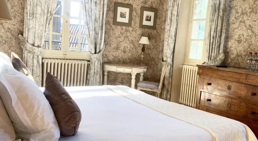 Image of Charming Room 1