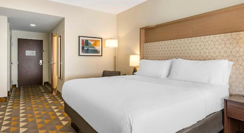 Holiday Inn Louisville Airport South photo