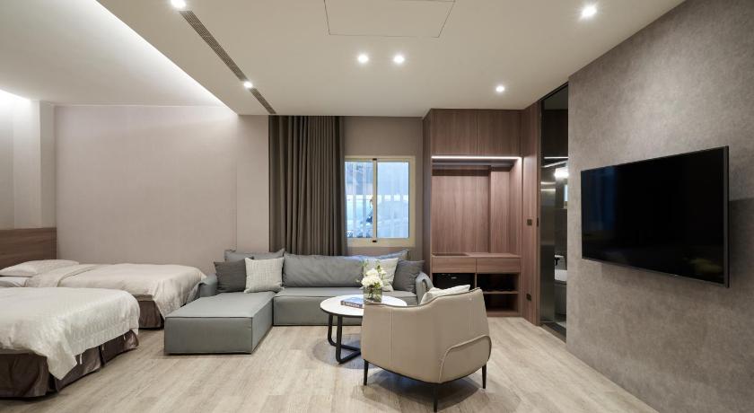 Image of Superior Family Room 0