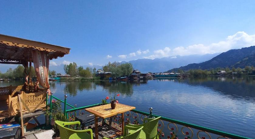 Rah Group of Houseboats, Dal Lake — Hotel in Srinagar