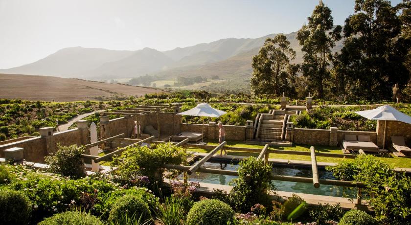 Stanford Valley Country Lodge photo