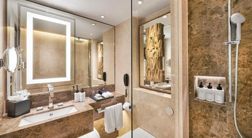 Image of 1 King 1 Bedroom Suite Mayfair Floor 7