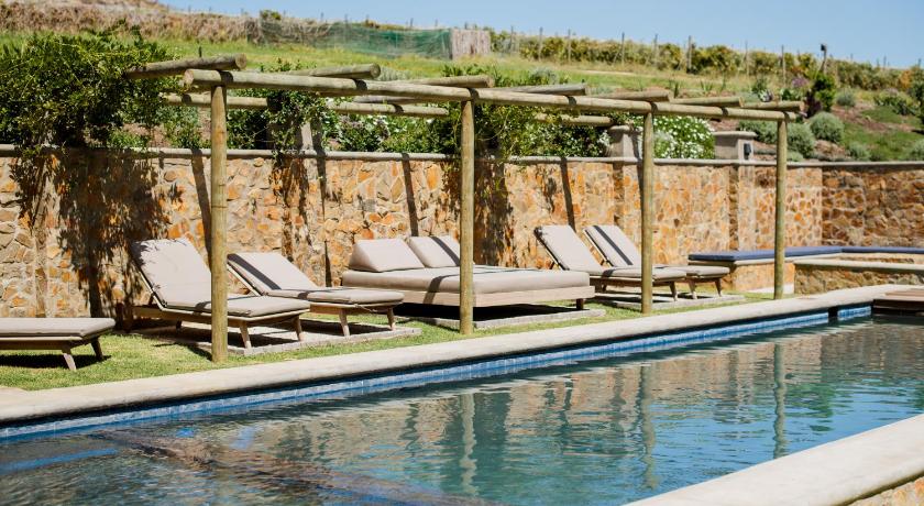 Stanford Valley Country Lodge photo