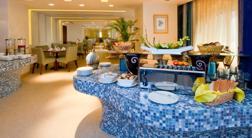 City Seasons Al Hamra Hotel - image 3