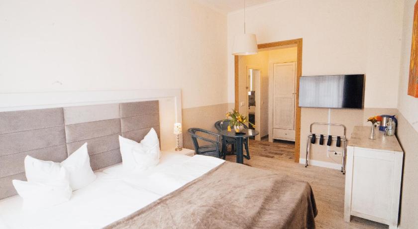 Image of Small Double Room 1