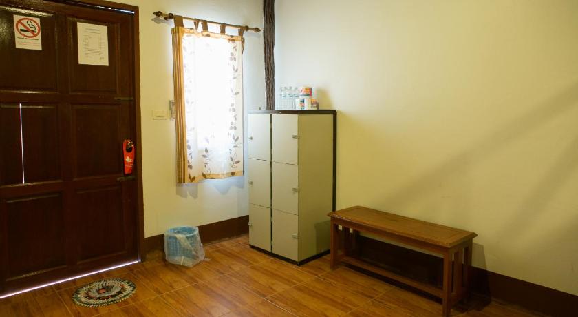 Image of Bunk Bed in a Mixed Dormitory 11
