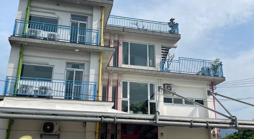 睡海邊包棟民宿 sleep on beach B&amp;B — Hotel in Yilan