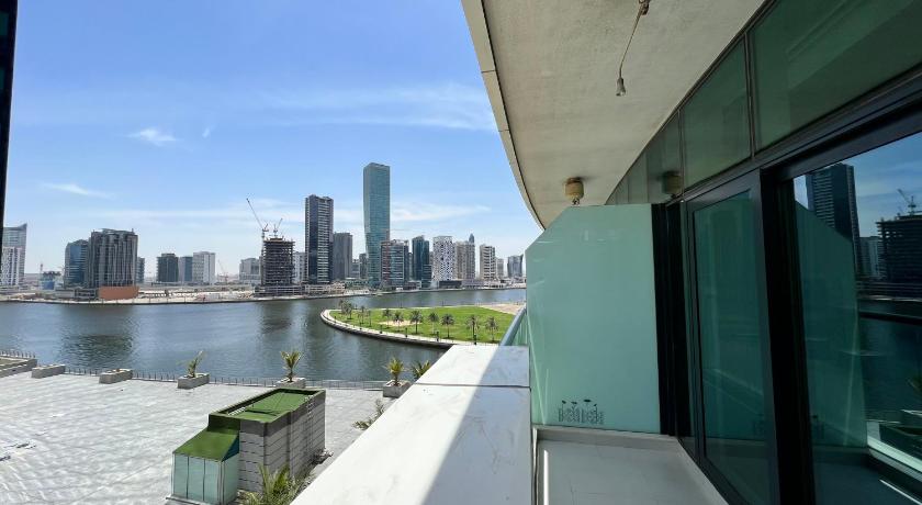Lux Studio in Downtown w big balcony & canal view - image 4