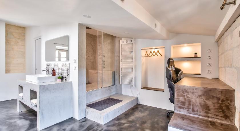 Artistic Loft Travel Experience - image 24