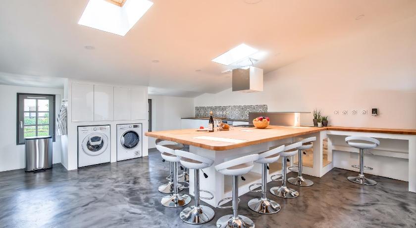 Artistic Loft Travel Experience - image 13
