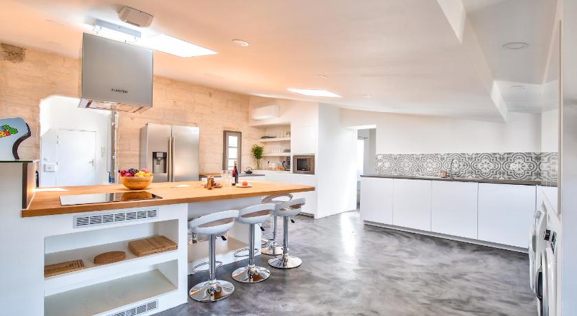 Artistic Loft Travel Experience - image 16