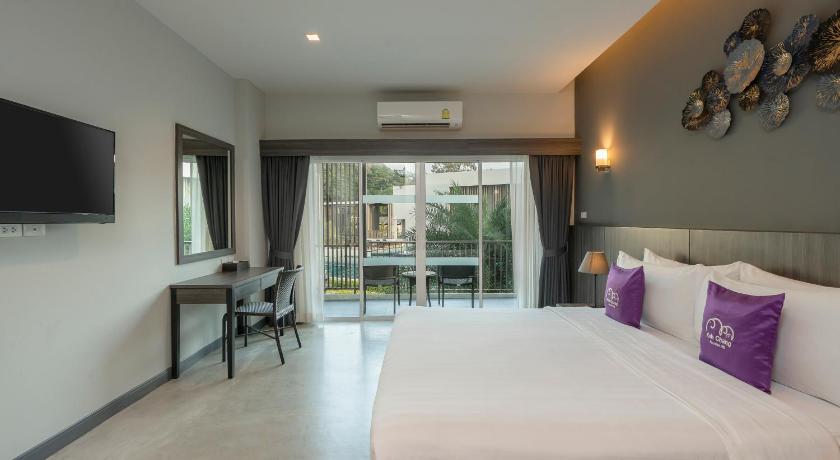 Image of Deluxe Pool View Room 1