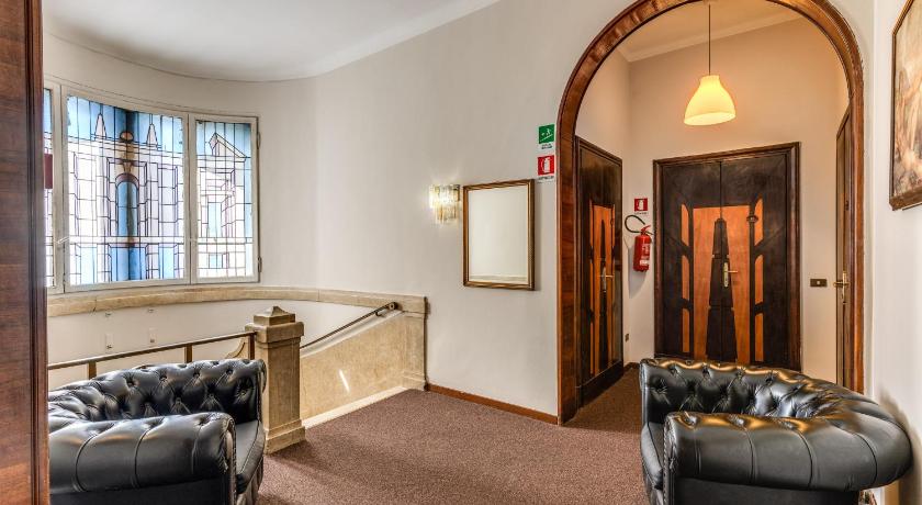 Hotel Apollo photo