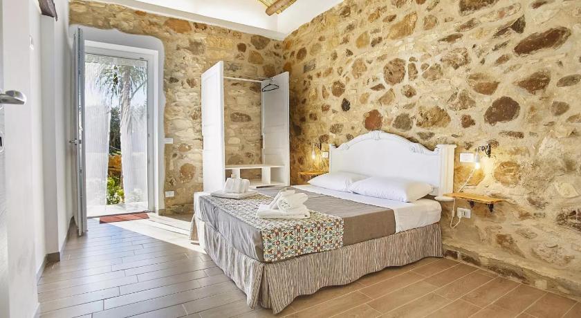 Casale Sammartano - Appartamenti con piscina comune