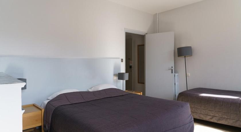 Image of Superior Triple Room 6