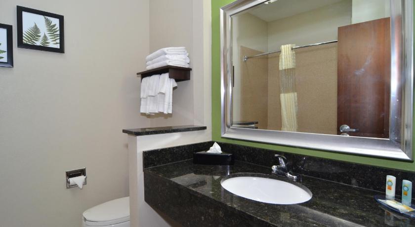 Quality Inn & Suites Kenedy - Karnes City photo