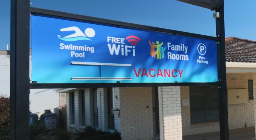Albatross Motor Inn — Hotel in Lakes Entrance