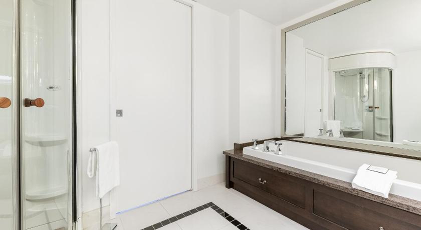 Image of Urbania suite 1 King (accès au salon VIP) 2