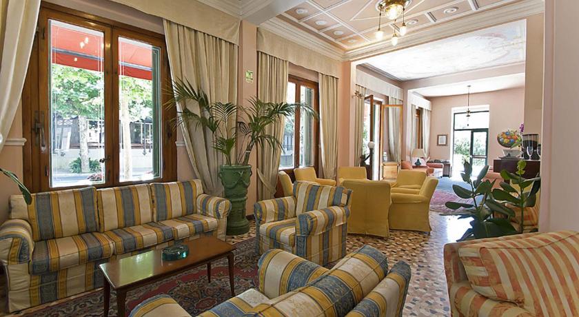 Hotel Maestoso photo