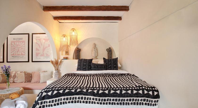 Loft Style Private Bungalow Seminyak 1 bedroom — Hotel in Bali