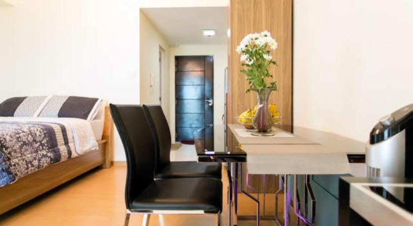 Image of Deluxe Studio with 1 Queen Bed - Non-Smoking 7