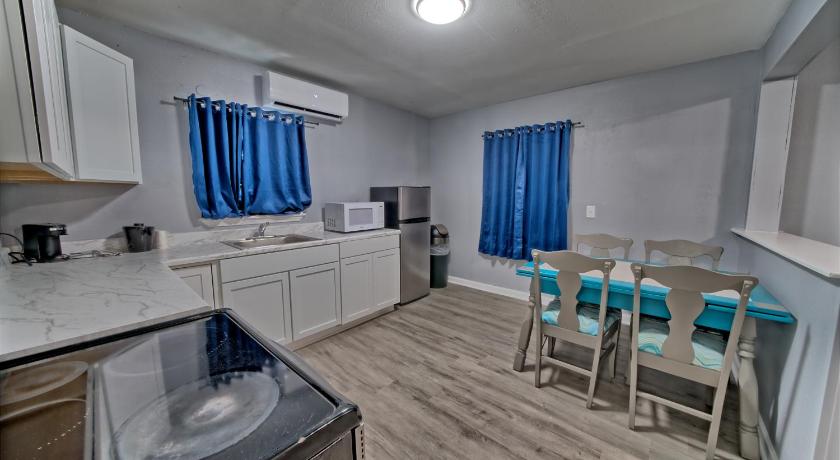 Image of One-Bedroom Apartment with Pool View 3