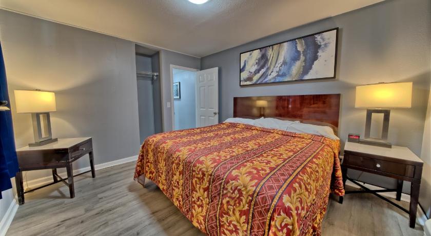 Image of One-Bedroom Apartment with Pool View 11