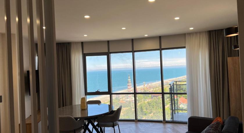 Holiday Lux Tower photo