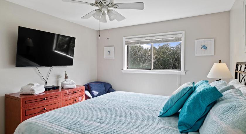 Beachfront Family Condo Near Golfing and Shopping! photo