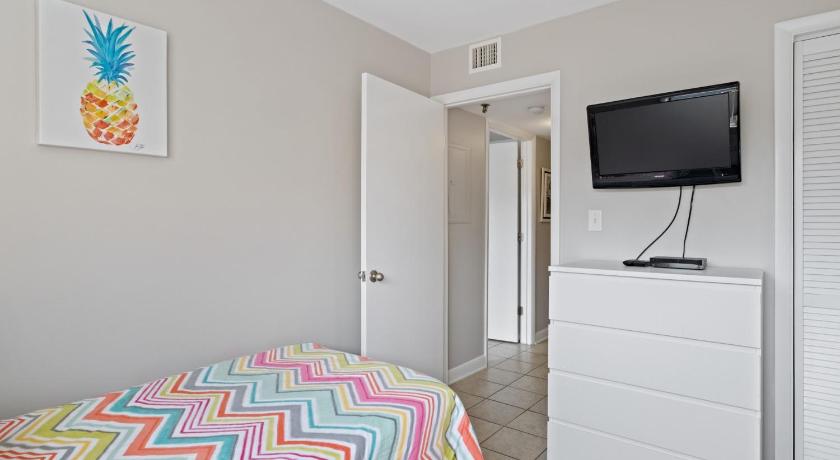 Beachfront Family Condo Near Golfing and Shopping! photo