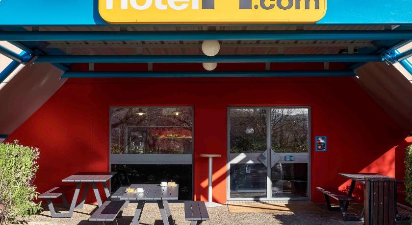 hotelF1 Nimes Ouest photo