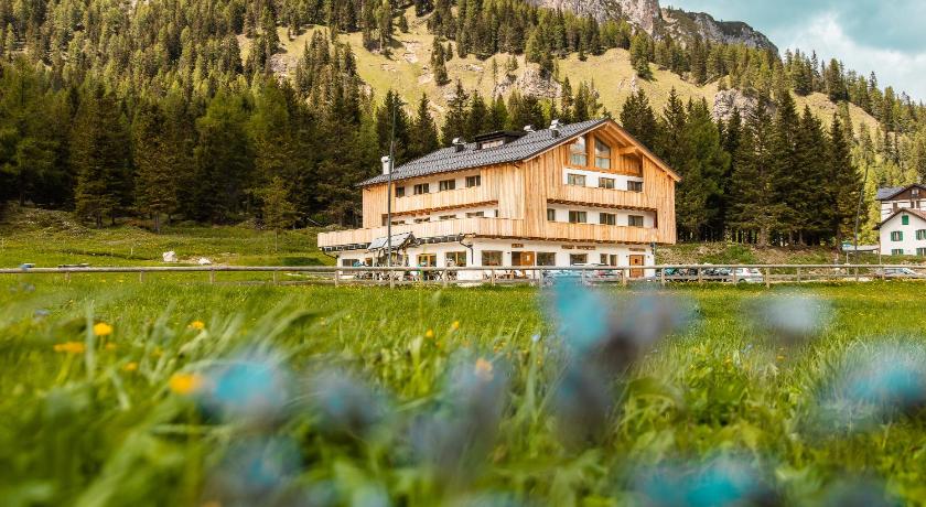 Chalet Alpenrose — Hotel in Auronzo Di Cadore