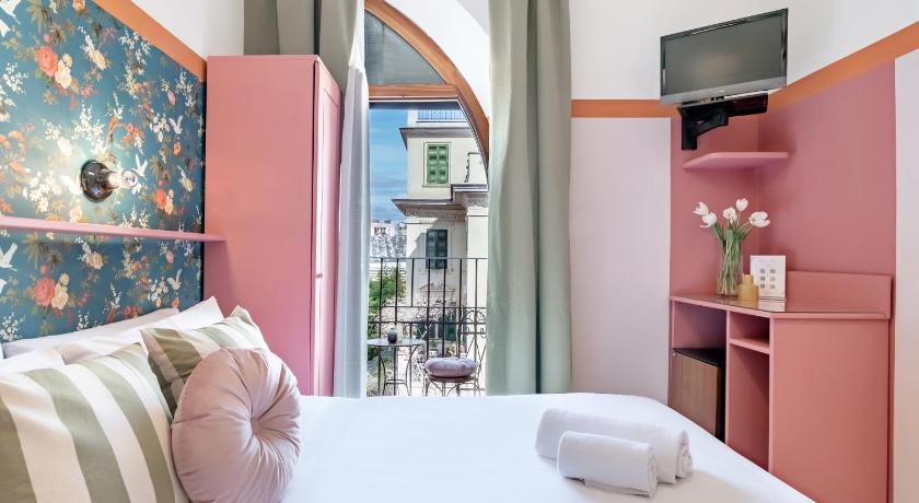 Szoba kétszemélyes vagy 2 külön ággyal és erkéllyel (Double or Twin Room with Balcony) fotója 0