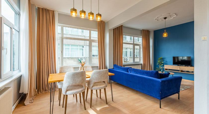 Contemporary Home in the Heart of the Old City near Historical Landmarks photo