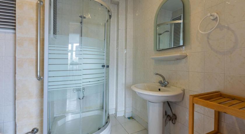 Contemporary Home in the Heart of the Old City near Historical Landmarks photo