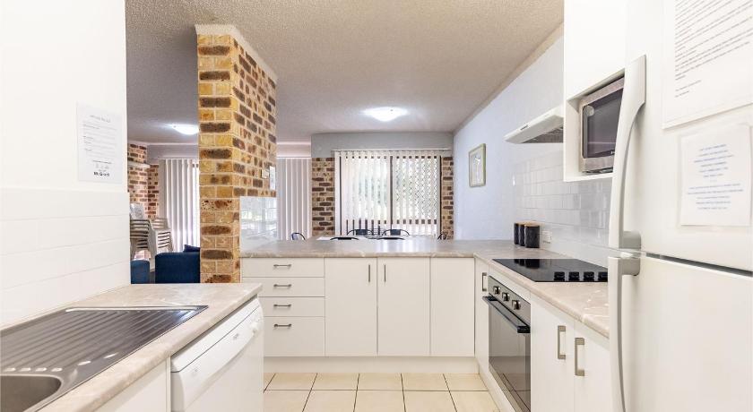 Bay Parklands 23 located at Little Beach with air con pool and tennis court photo