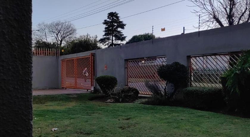Naisar's Apartments Primrose,Johannesburg photo