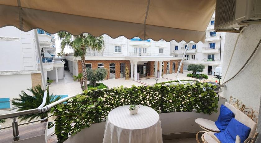 Deluxe Private Apartment next to Grand Blue Fafa resort Golem — Hotel in Golem