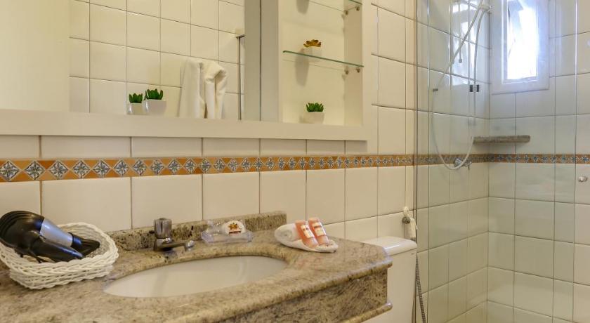 Image of Four-Bedroom House 665 9