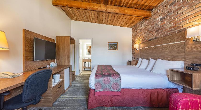 Ramada by Wyndham Gananoque Provincial Inn photo