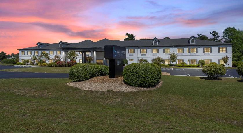 Blue Water Inn & Suites, BW Signature Collection photo