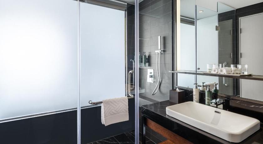 Image of TWIN DELUXE ROOM OCEAN VIEW WITH BALCONY 2