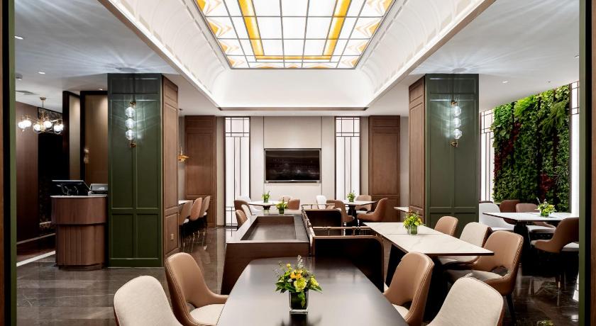 Shanghai Hotel - image 2