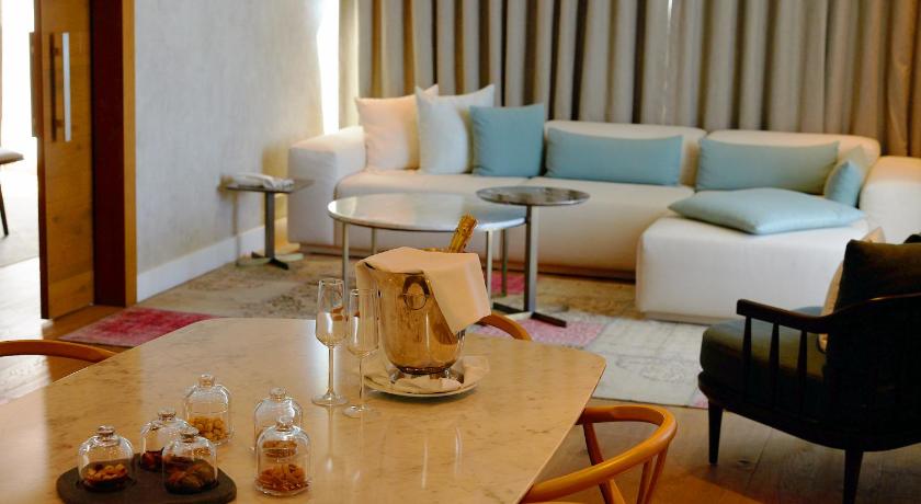 Image of Deluxe Family Suite 17