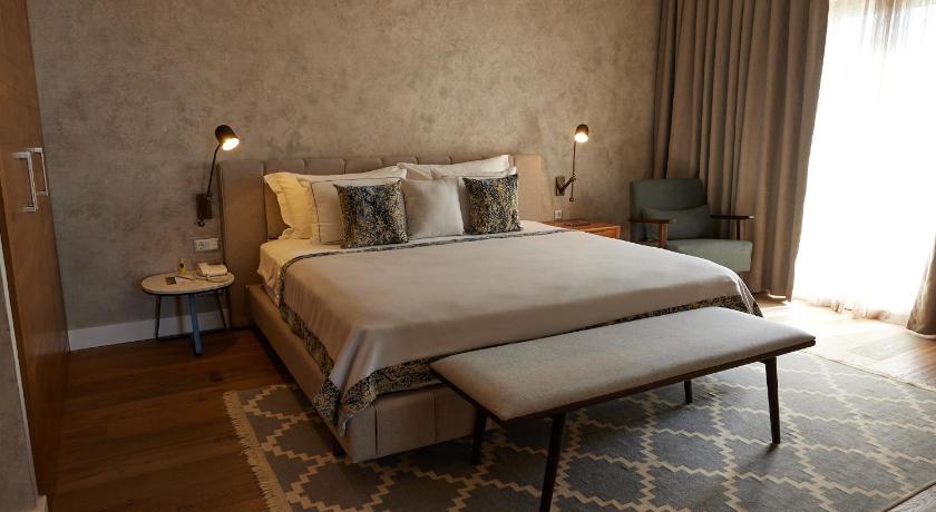Image of Deluxe Family Suite 14