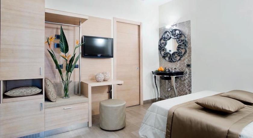 Kis szoba kétszemélyes ággyal - külön épületben (Small Double Room - Separate Building) fotója 0